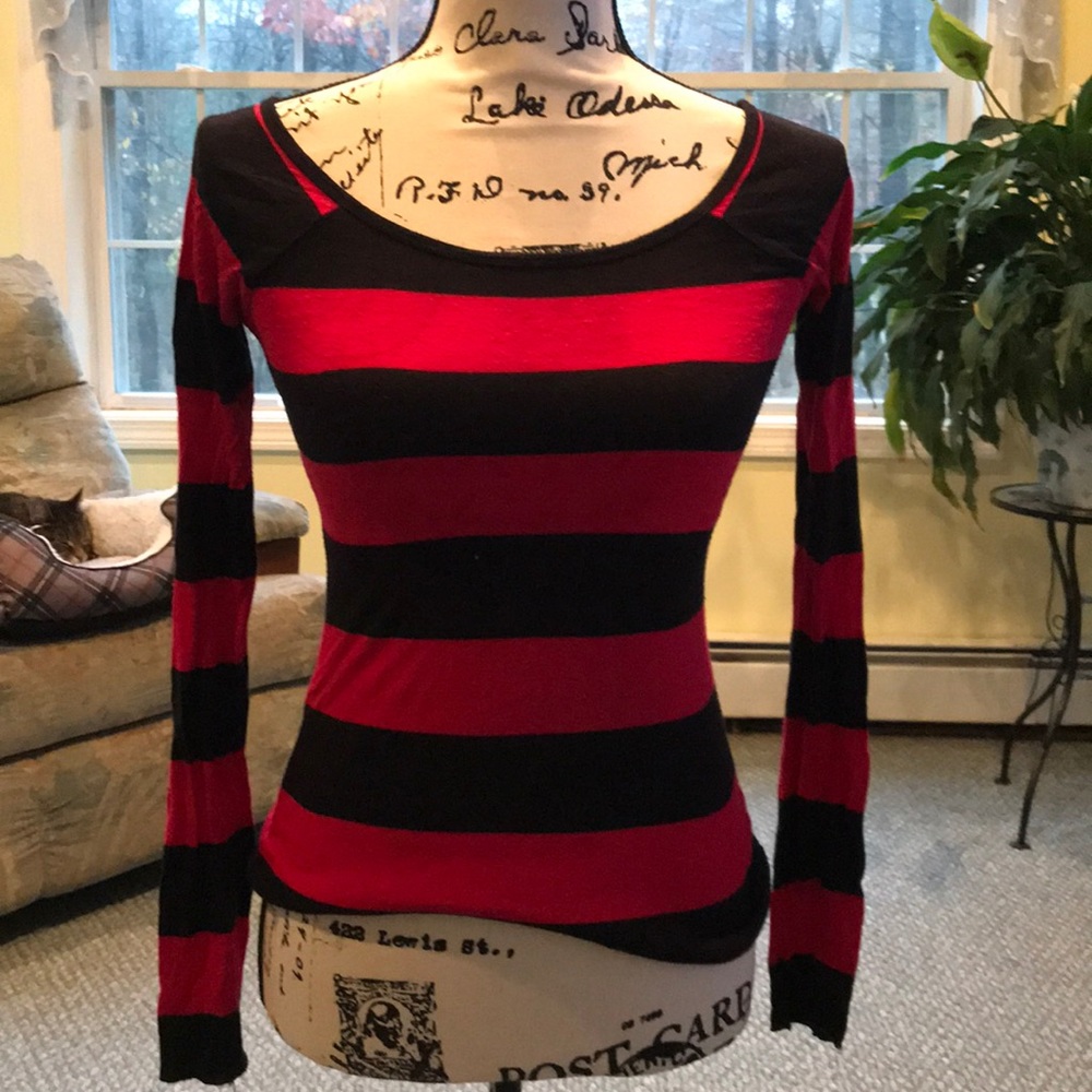 Back and red striped Poof long sleeve shirt